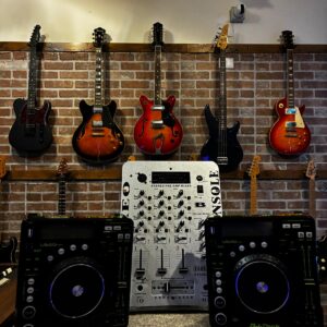 Consolle Mixer GBC con Piatti DJ-Tech